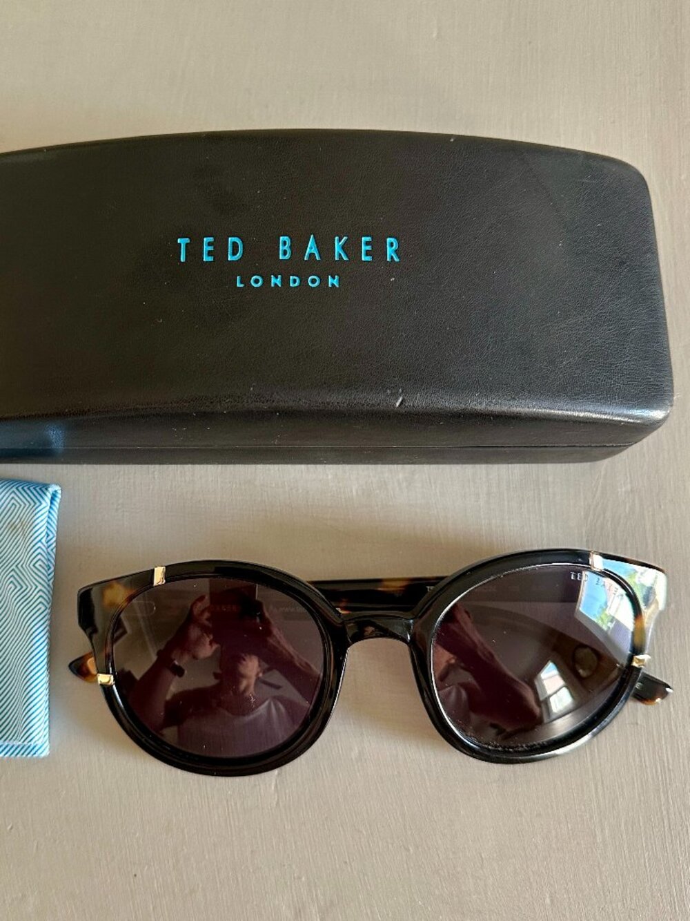 Ted Baker TB140 Women's Cat Eye Sunglasses 49-22-135 Tortoise - Comes w case